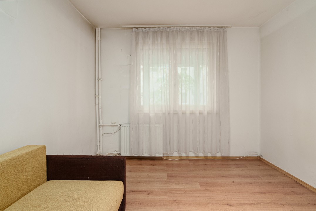 Calea Giulesti, etaj 1,, bloc anvelopat, 3 camere, vedere spate