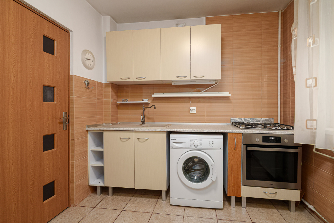 Calea Giulesti, etaj 1,, bloc anvelopat, 3 camere, vedere spate