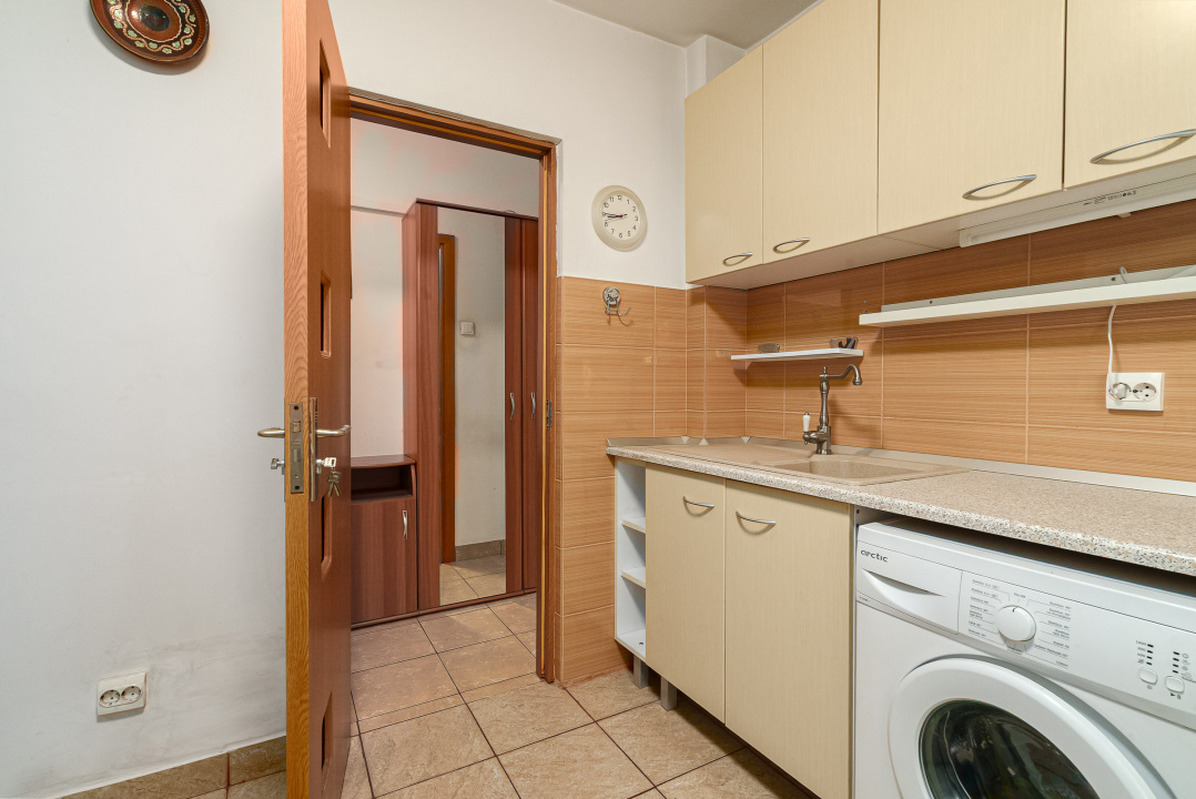 Calea Giulesti, etaj 1,, bloc anvelopat, 3 camere, vedere spate