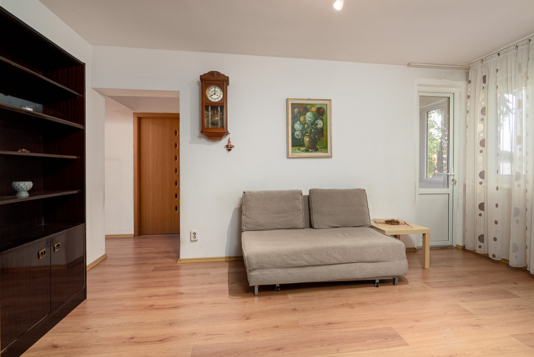 Calea Giulesti, etaj 1,, bloc anvelopat, 3 camere, vedere spate