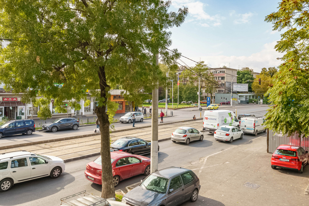 Calea Giulesti, etaj 1,, bloc anvelopat, 3 camere, vedere spate