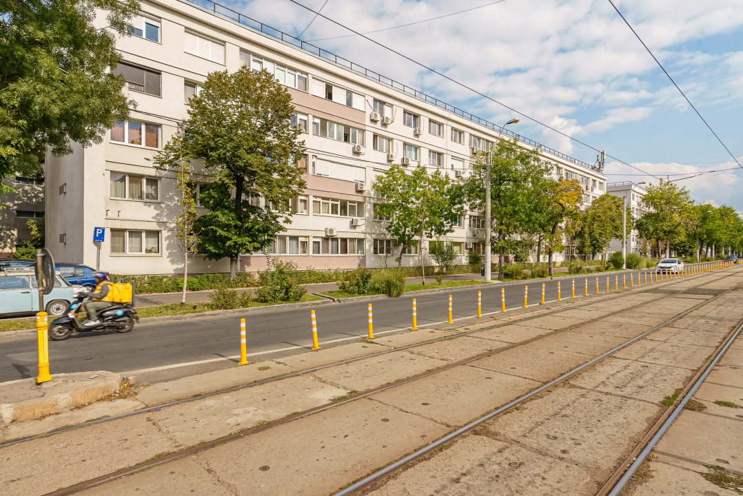 Calea Giulesti, etaj 1,, bloc anvelopat, 3 camere, vedere spate