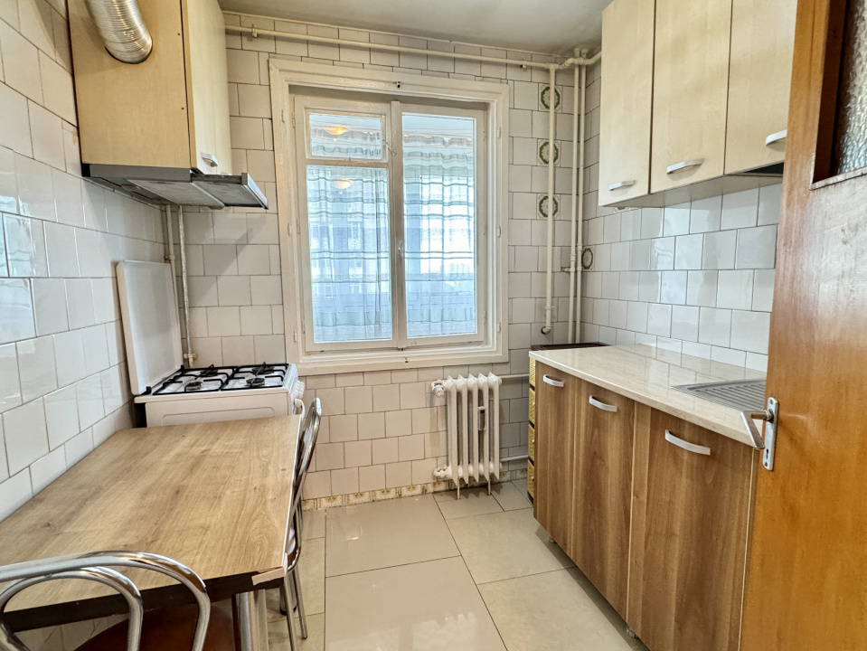 Apartament 3 camere Drumul Taberei - Valea Ialomitei, et 7, decomandat
