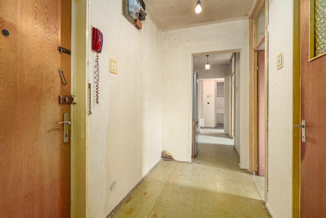  3 camere Militari-Gorjului etaj 5, bloc 1979, '74 mp, 2 gr sanitare, 2 balcoane