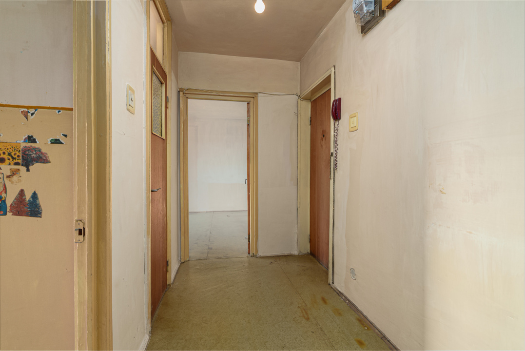  3 camere Militari-Gorjului etaj 5, bloc 1979, '74 mp, 2 gr sanitare, 2 balcoane