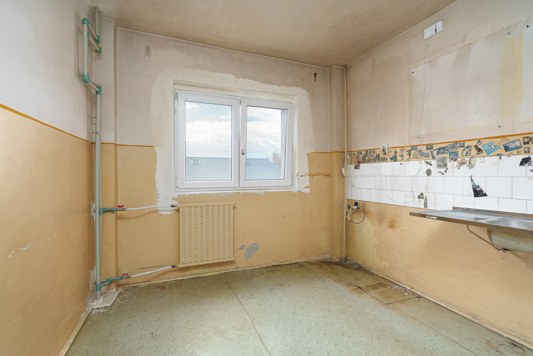  3 camere Militari-Gorjului etaj 5, bloc 1979, '74 mp, 2 gr sanitare, 2 balcoane