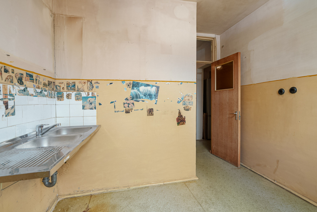  3 camere Militari-Gorjului etaj 5, bloc 1979, '74 mp, 2 gr sanitare, 2 balcoane