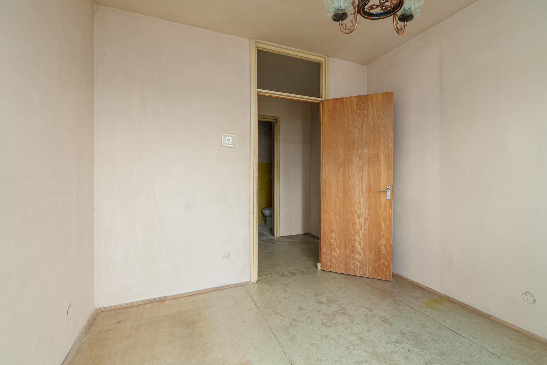  3 camere Militari-Gorjului etaj 5, bloc 1979, '74 mp, 2 gr sanitare, 2 balcoane