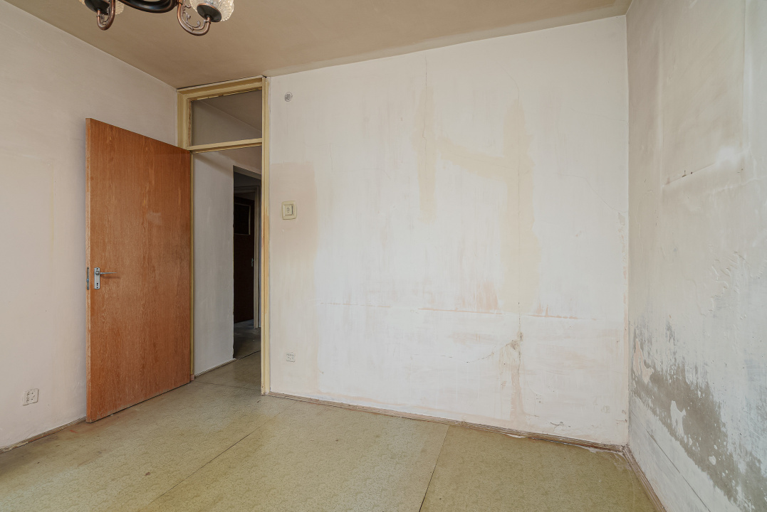  3 camere Militari-Gorjului etaj 5, bloc 1979, '74 mp, 2 gr sanitare, 2 balcoane