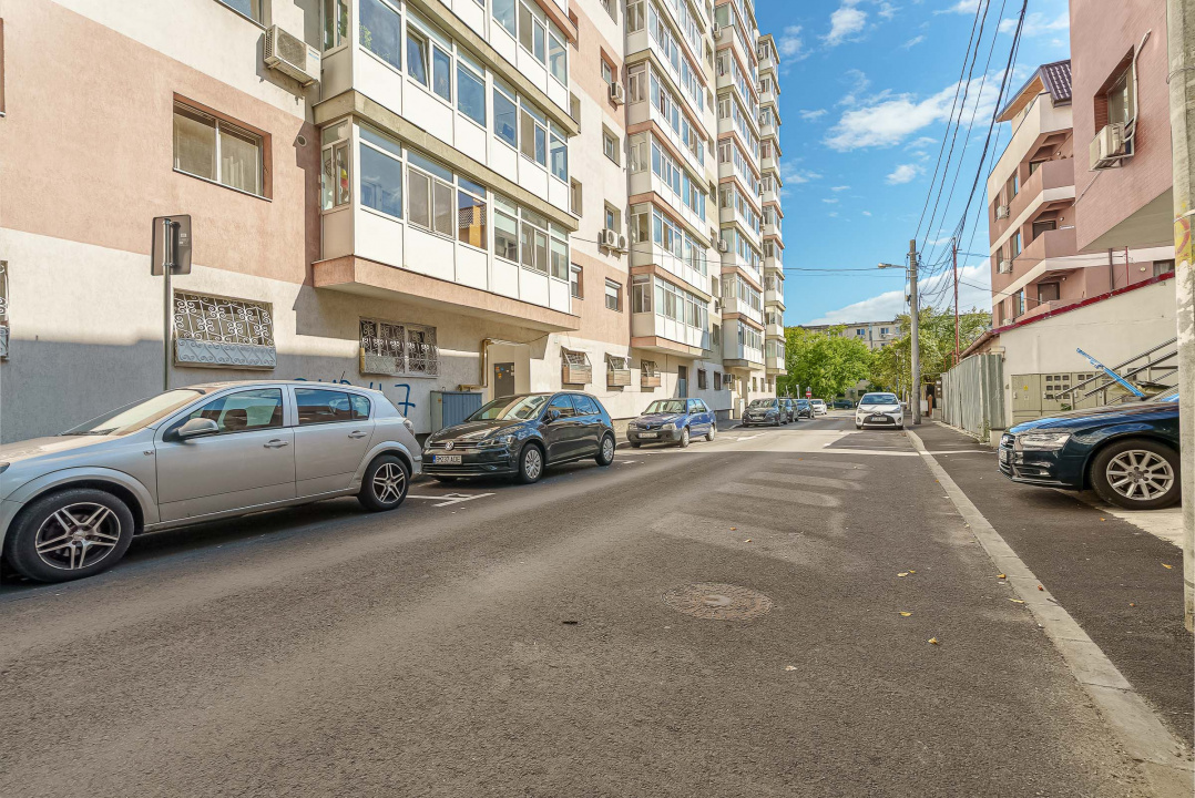  3 camere Militari-Gorjului etaj 5, bloc 1979, '74 mp, 2 gr sanitare, 2 balcoane