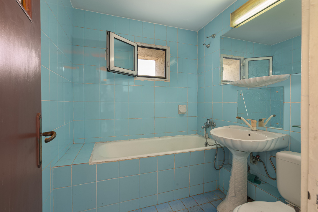 Turda - Col Ștefan Stoika, 4 camere, decomandat, '91 mp, 2 gr sanit, bloc 1983