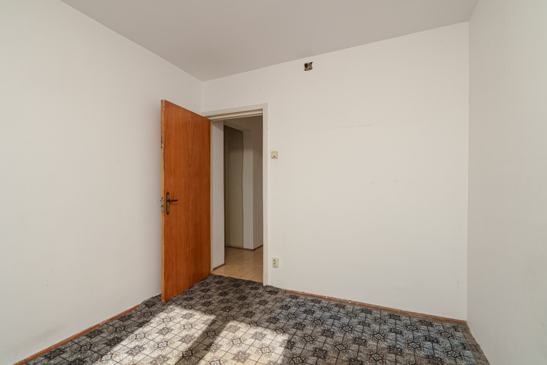 Turda - Col Ștefan Stoika, 4 camere, decomandat, '91 mp, 2 gr sanit, bloc 1983