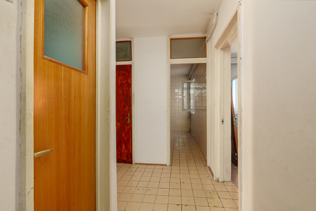 Turda - Col Ștefan Stoika, 4 camere, decomandat, '91 mp, 2 gr sanit, bloc 1983