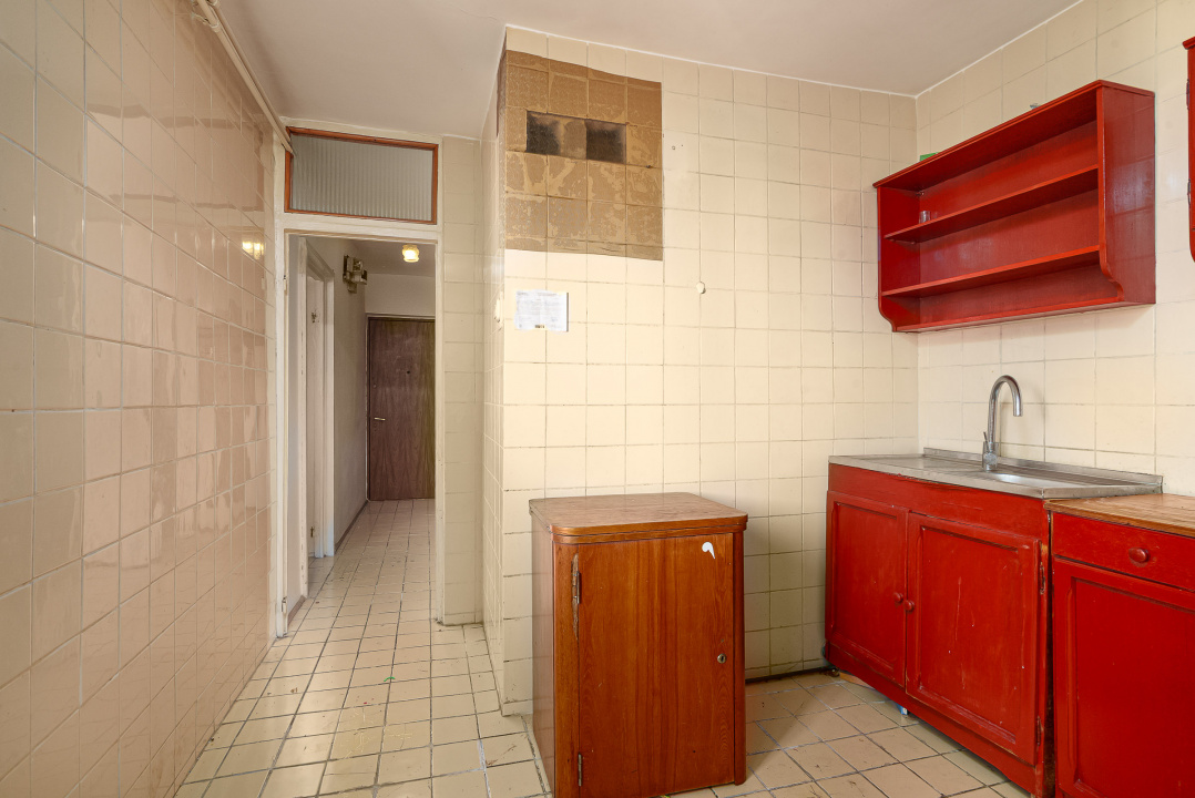 Turda - Col Ștefan Stoika, 4 camere, decomandat, '91 mp, 2 gr sanit, bloc 1983