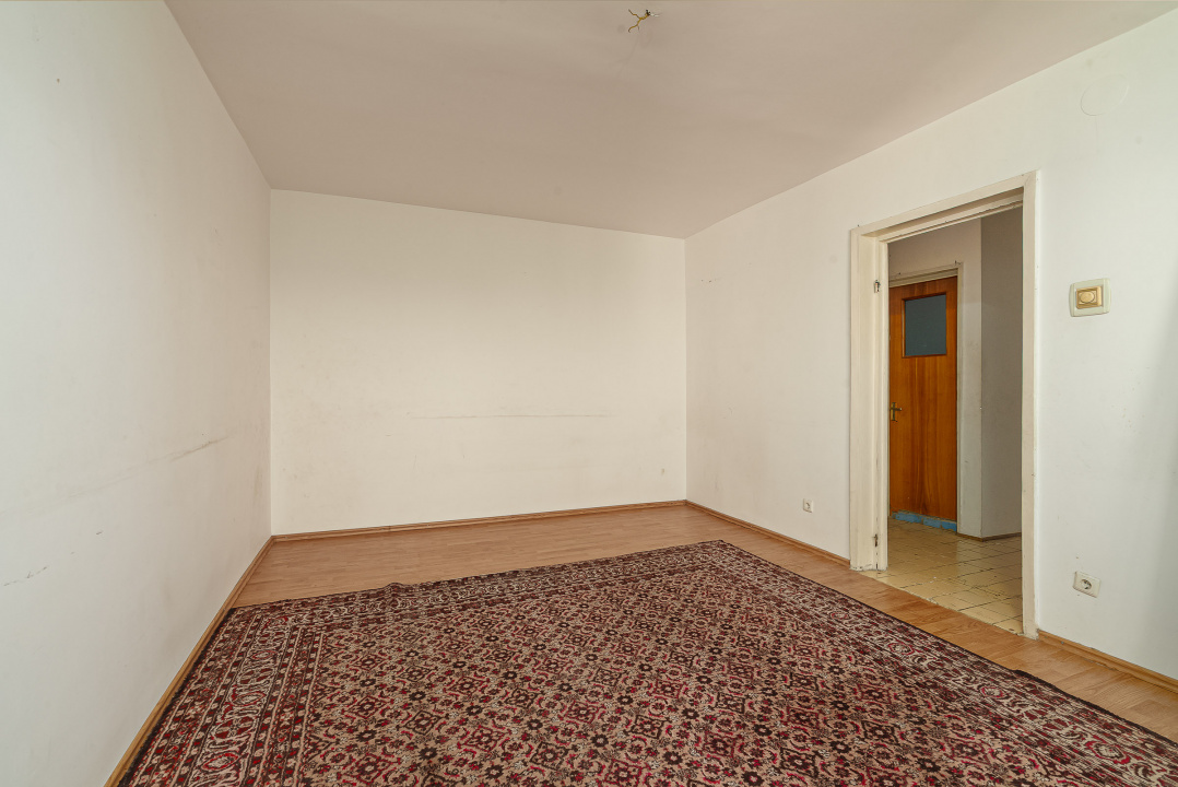 Turda - Col Ștefan Stoika, 4 camere, decomandat, '91 mp, 2 gr sanit, bloc 1983