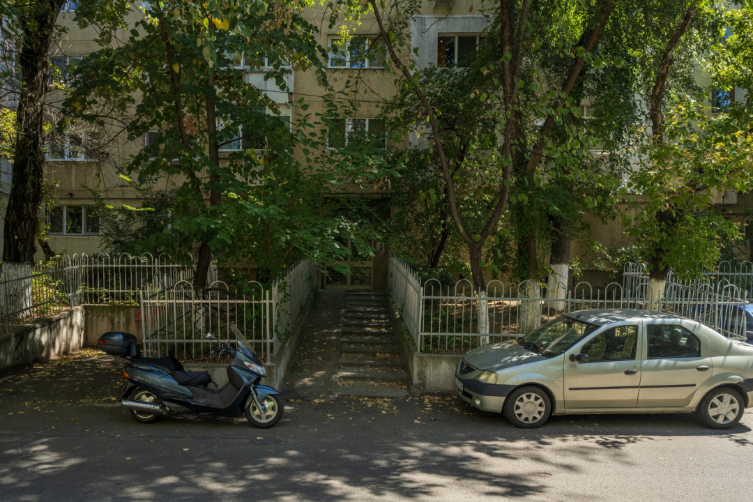 DRISTOR – STRADA IOSIF ION, APARTAMENT 2 CAMERE, ETAJ 4/4, 52MP!