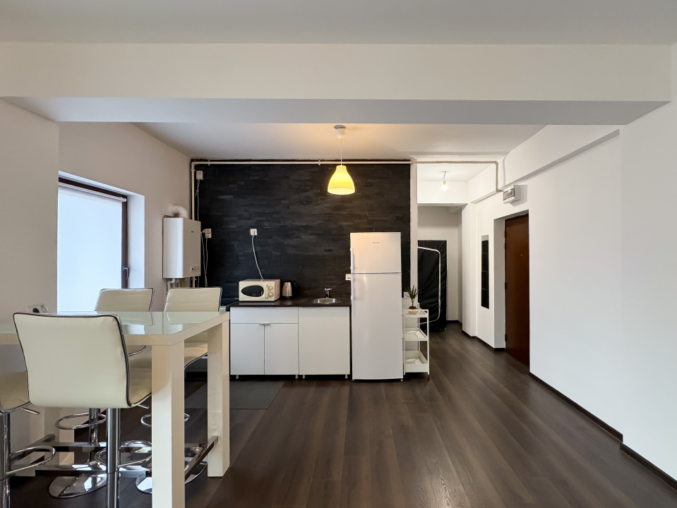 Titan-Splaiul Unirii. Studio echipat, cu loc de parcare.