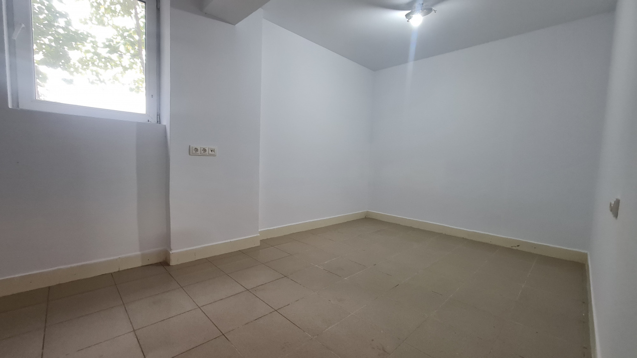 Apartament 3 camere 93mp Demisol Bloc 2014