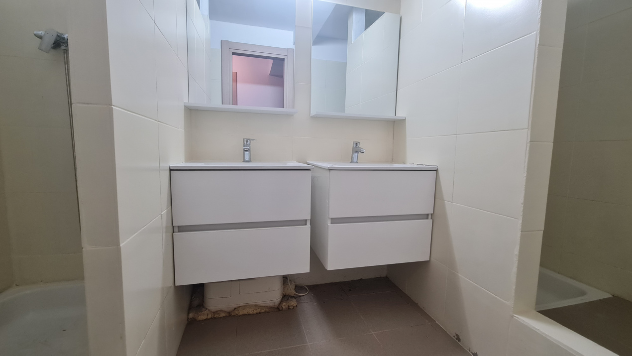 Apartament 3 camere 93mp Demisol Bloc 2014