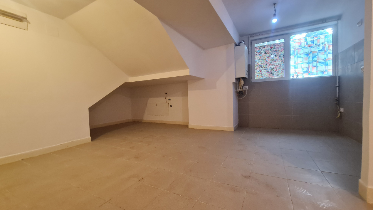 Apartament 3 camere 93mp Demisol Bloc 2014