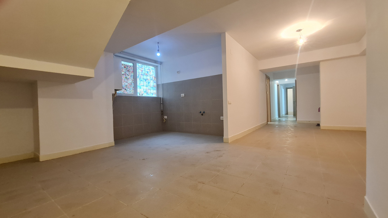 Apartament 3 camere 93mp Demisol Bloc 2014