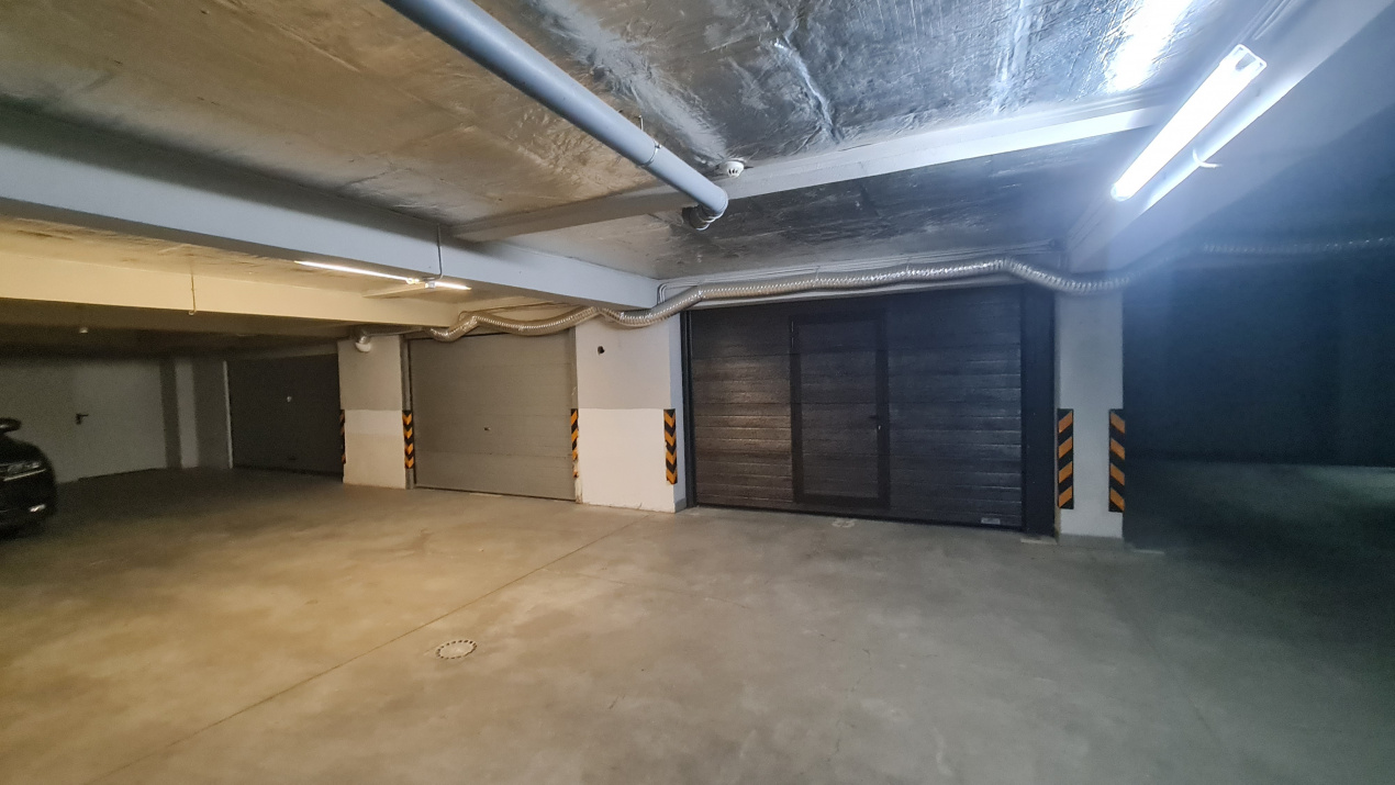 Apartament 3 camere 93mp Demisol Bloc 2014