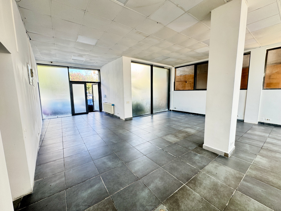 Spațiu comercial/birouri de închiriere, P+1+M, 260 mp, deschidere dubla, curte 