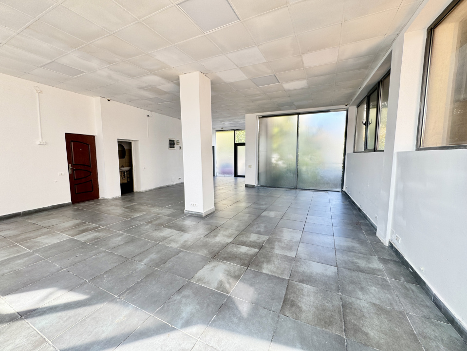 Spațiu comercial/birouri de închiriere, P+1+M, 260 mp, deschidere dubla, curte 