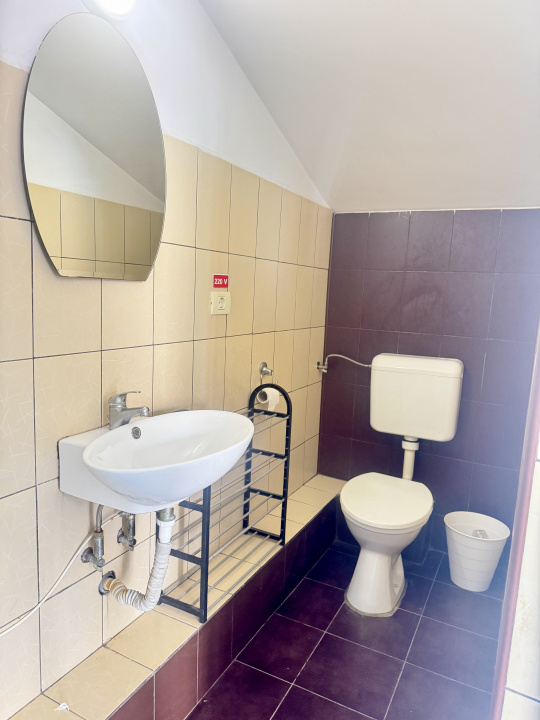 Spațiu comercial/birouri de închiriere, P+1+M, 260 mp, deschidere dubla, curte 