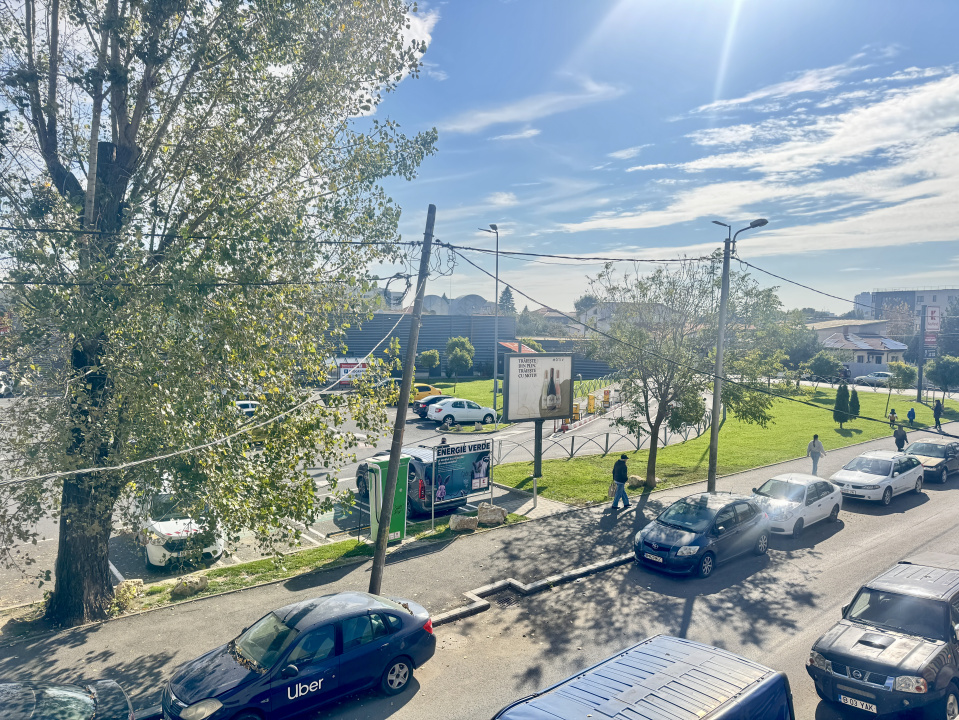 Spațiu comercial/birouri de închiriere, P+1+M, 260 mp, deschidere dubla, curte 