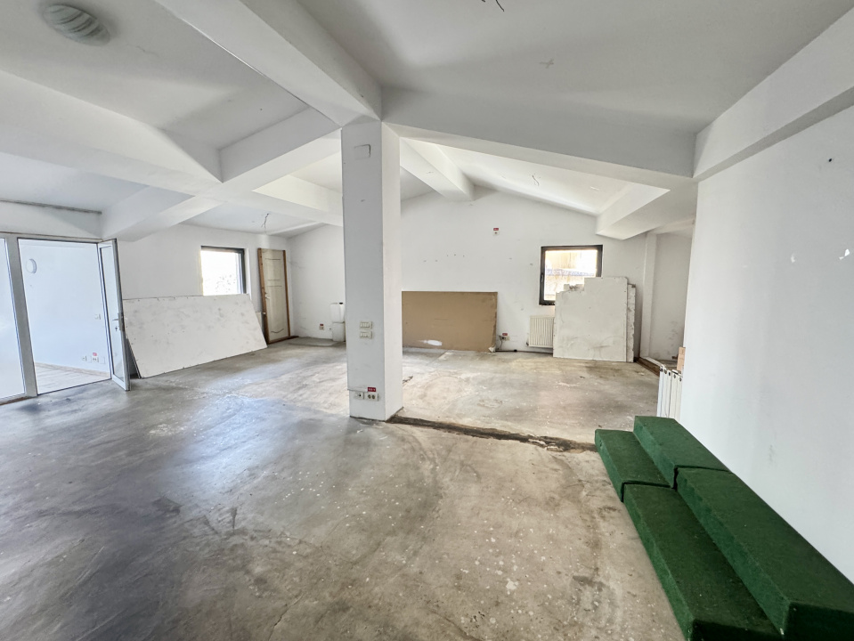 Spațiu comercial/birouri de închiriere, P+1+M, 260 mp, deschidere dubla, curte 