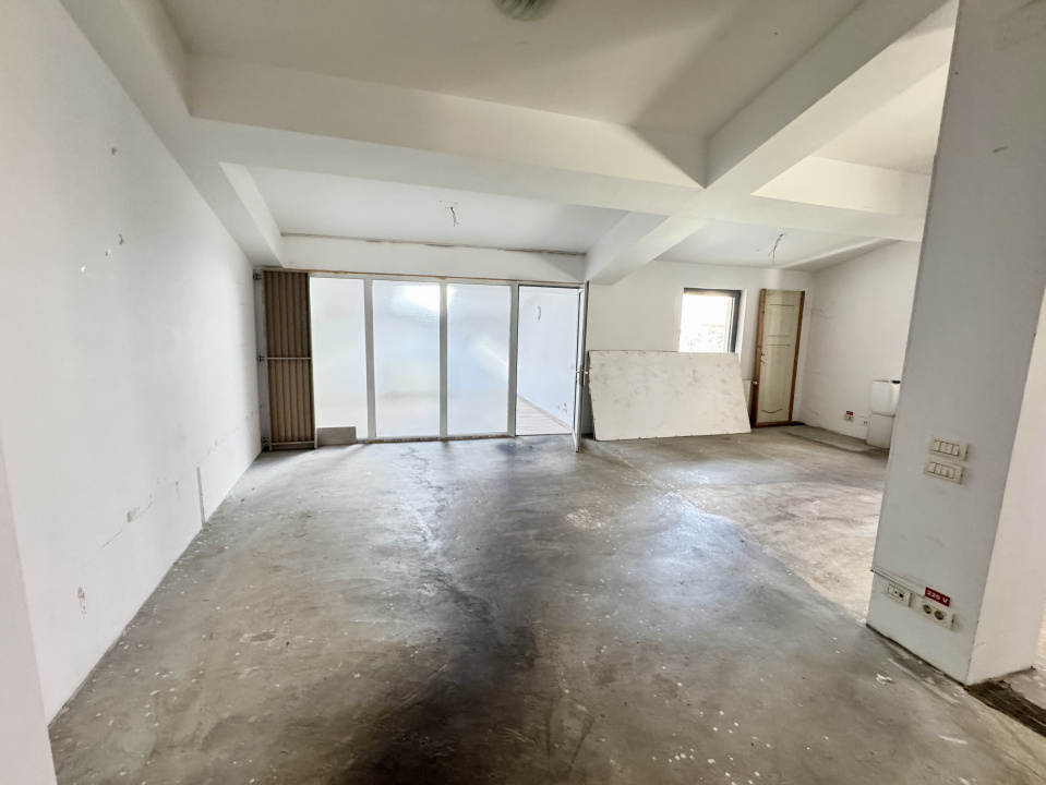 Spațiu comercial/birouri de închiriere, P+1+M, 260 mp, deschidere dubla, curte 