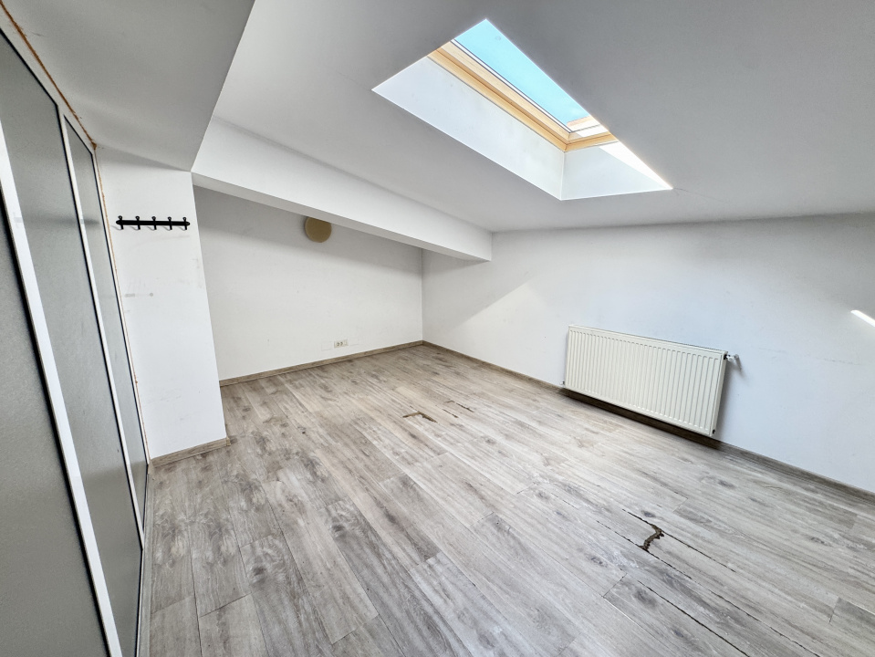 Spațiu comercial/birouri de închiriere, P+1+M, 260 mp, deschidere dubla, curte 