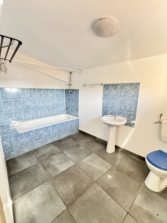 Spațiu comercial/birouri de închiriere, P+1+M, 260 mp, deschidere dubla, curte 