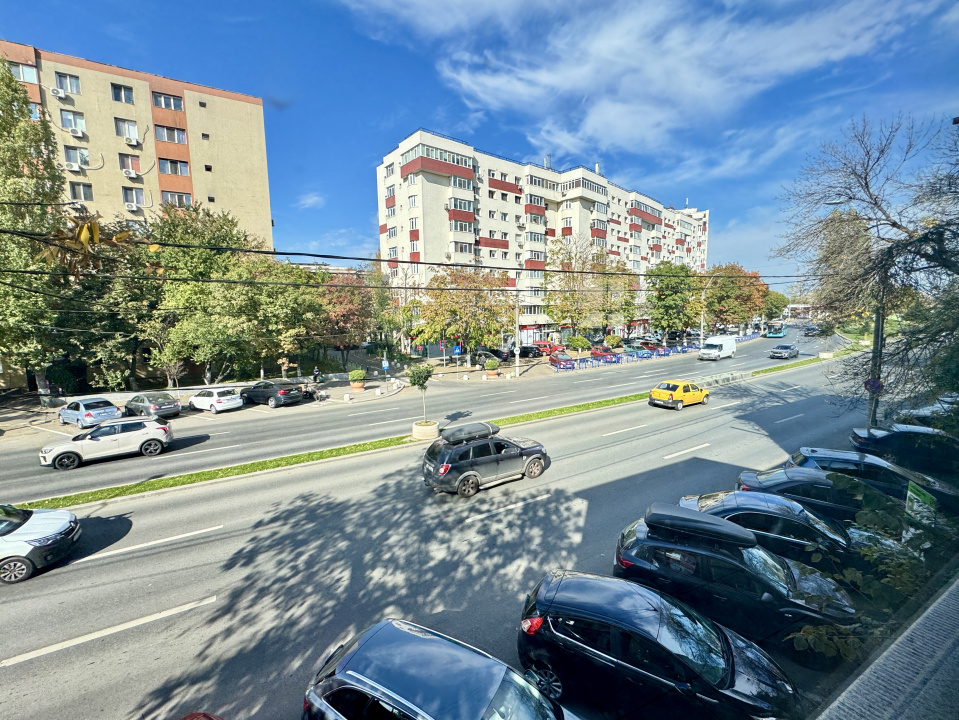 Spațiu comercial/birouri de închiriere, P+1+M, 260 mp, deschidere dubla, curte 