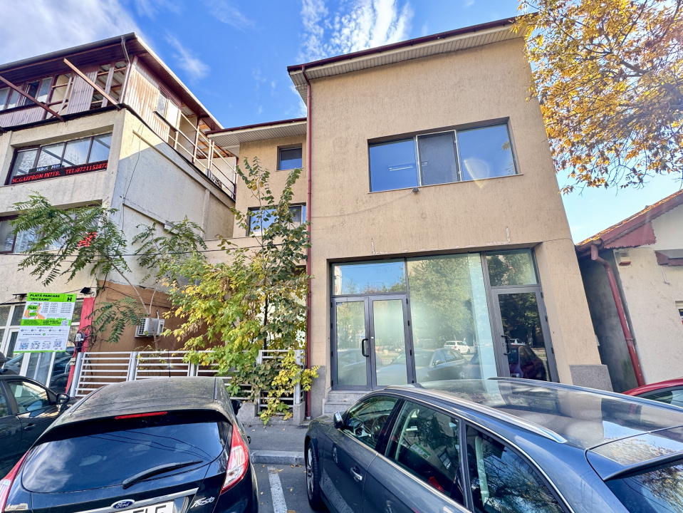 Spațiu comercial/birouri de închiriere, P+1+M, 260 mp, deschidere dubla, curte 