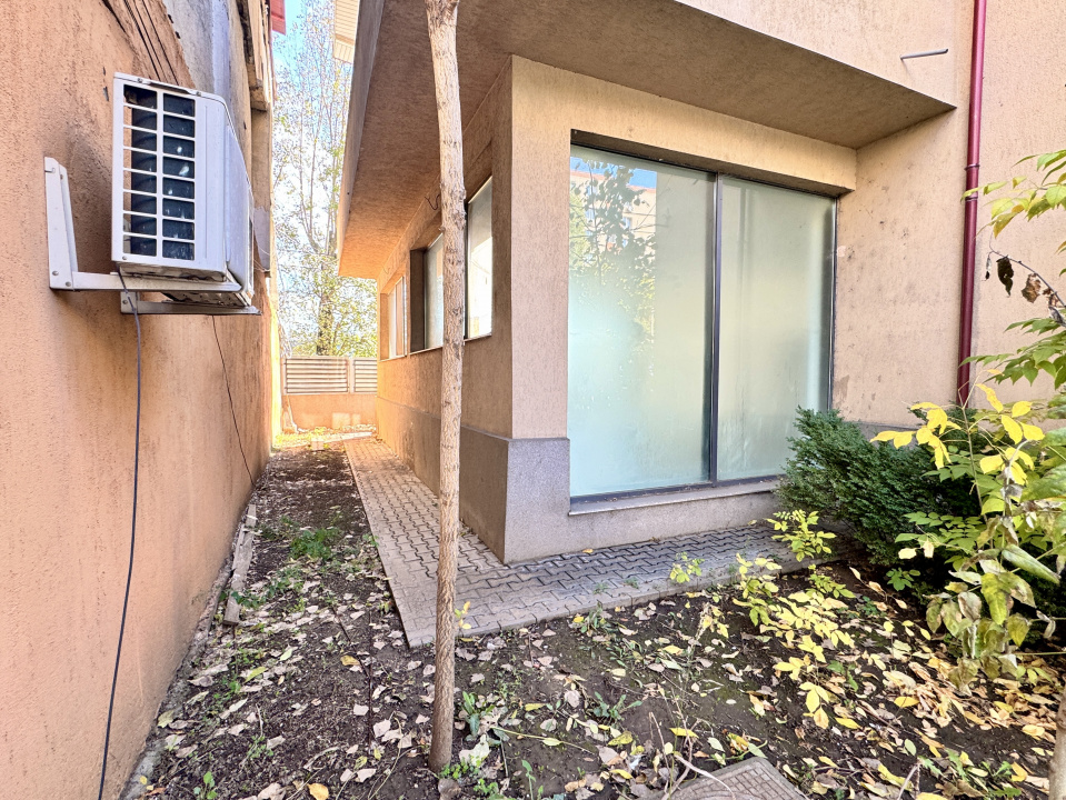 Spațiu comercial/birouri de închiriere, P+1+M, 260 mp, deschidere dubla, curte 