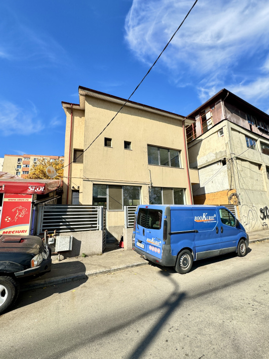 Spațiu comercial/birouri de închiriere, P+1+M, 260 mp, deschidere dubla, curte 