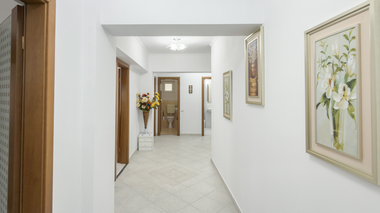 Vânzare apartament 3 camere – Ultracentral, Bloc Scala, Bd. Magheru