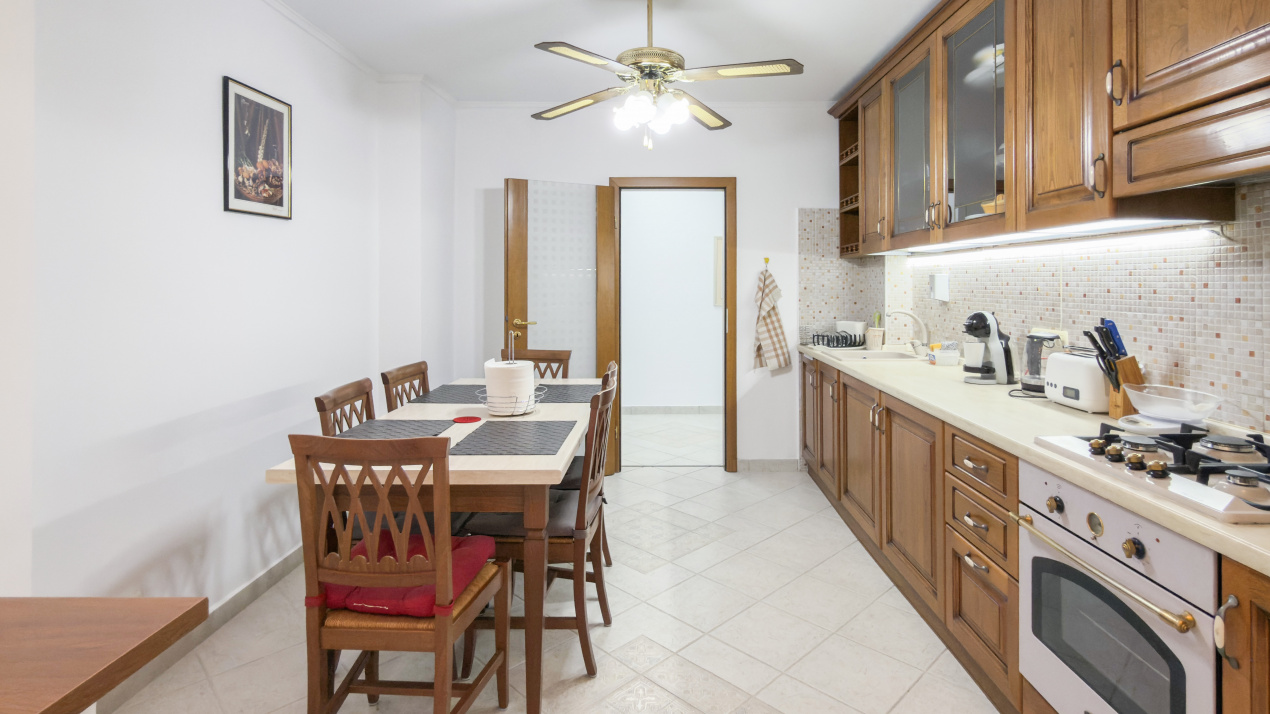 Vânzare apartament 3 camere – Ultracentral, Bloc Scala, Bd. Magheru