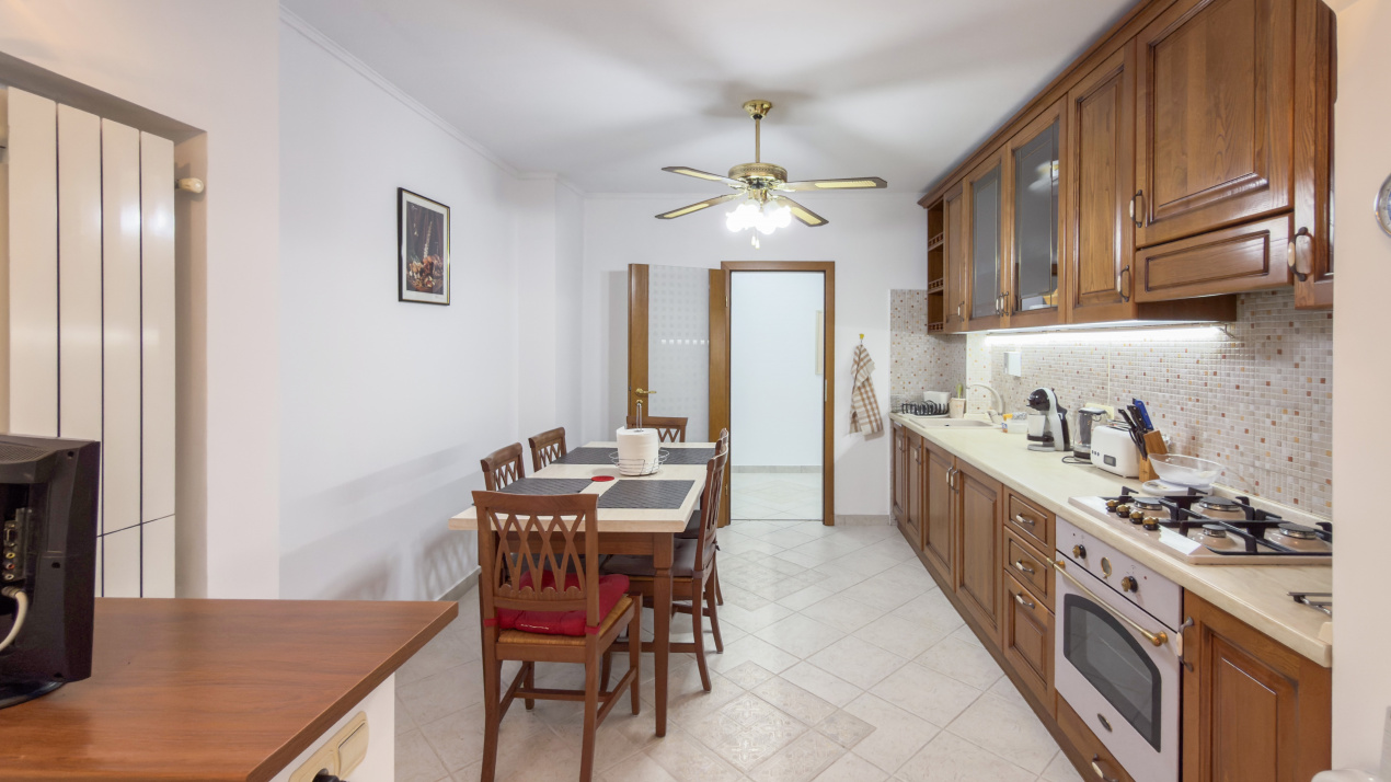 Vânzare apartament 3 camere – Ultracentral, Bloc Scala, Bd. Magheru