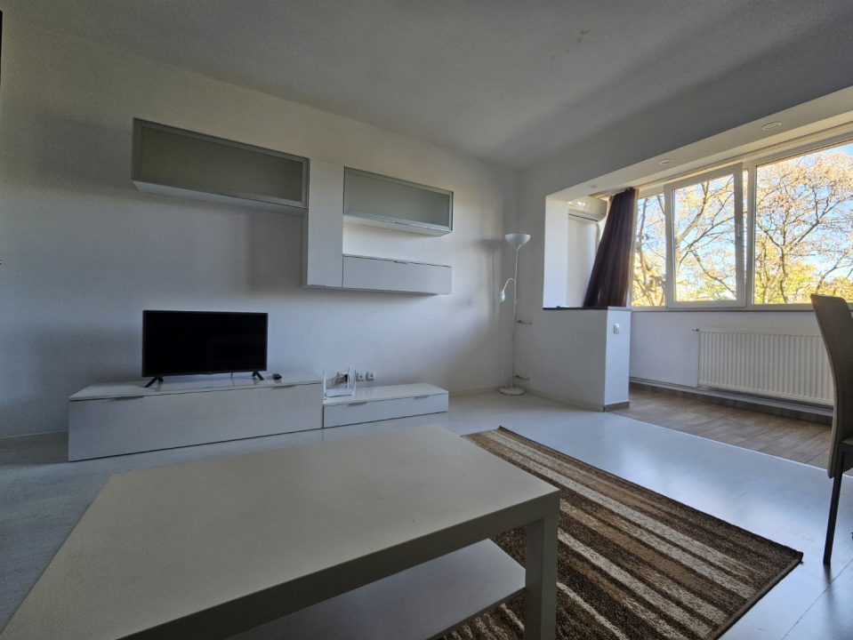 LUCREȚIU PĂTRAȘCANU – COSTIN GEORGIAN, GARSONIERĂ MODERNĂ, ETAJ 3