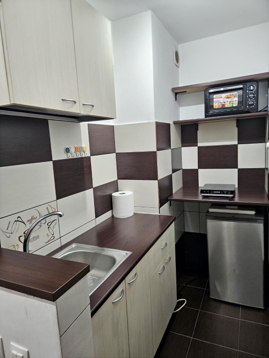 LUCREȚIU PĂTRAȘCANU – COSTIN GEORGIAN, GARSONIERĂ MODERNĂ, ETAJ 3