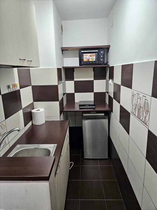 LUCREȚIU PĂTRAȘCANU – COSTIN GEORGIAN, GARSONIERĂ MODERNĂ, ETAJ 3