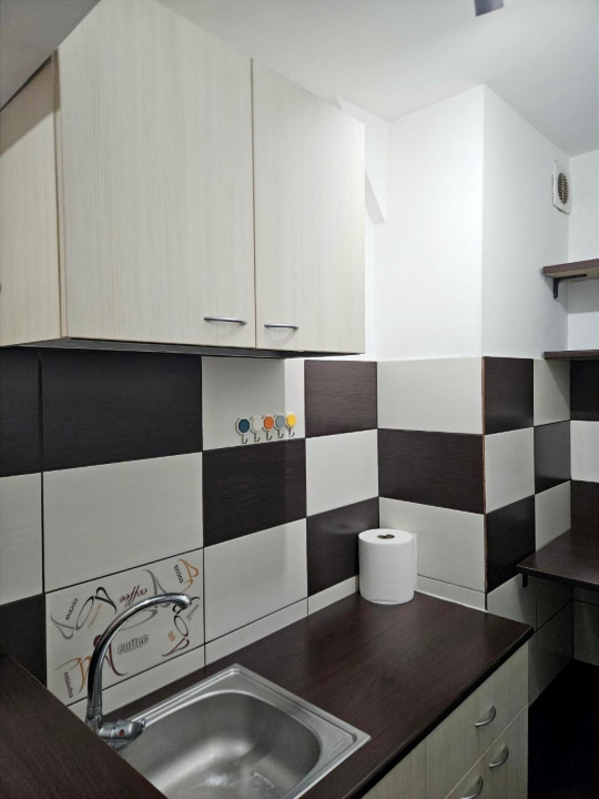 LUCREȚIU PĂTRAȘCANU – COSTIN GEORGIAN, GARSONIERĂ MODERNĂ, ETAJ 3