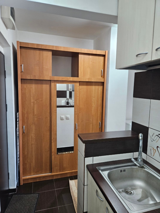 LUCREȚIU PĂTRAȘCANU – COSTIN GEORGIAN, GARSONIERĂ MODERNĂ, ETAJ 3