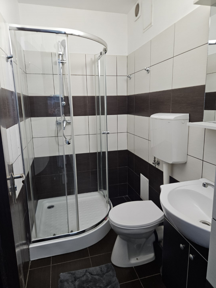 LUCREȚIU PĂTRAȘCANU – COSTIN GEORGIAN, GARSONIERĂ MODERNĂ, ETAJ 3