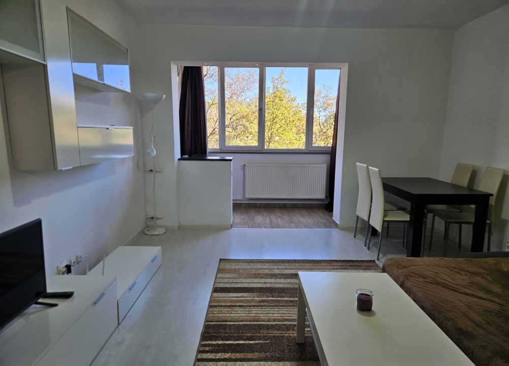 LUCREȚIU PĂTRAȘCANU – COSTIN GEORGIAN, GARSONIERĂ MODERNĂ, ETAJ 3