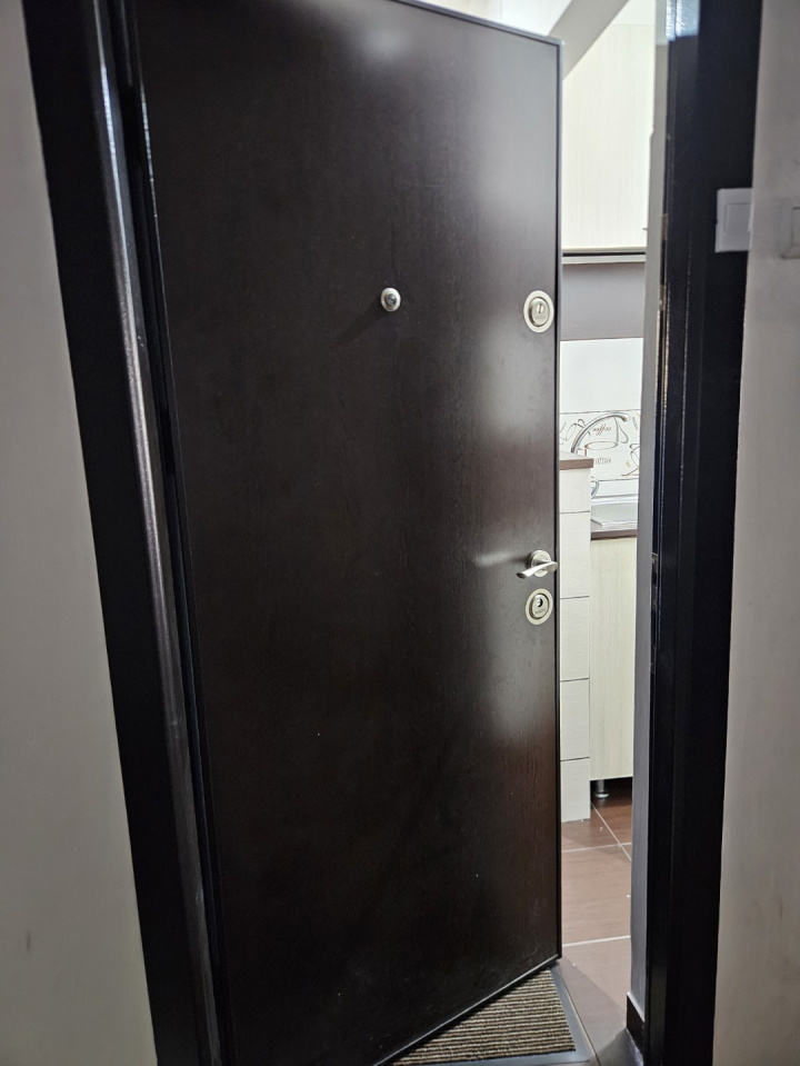 LUCREȚIU PĂTRAȘCANU – COSTIN GEORGIAN, GARSONIERĂ MODERNĂ, ETAJ 3