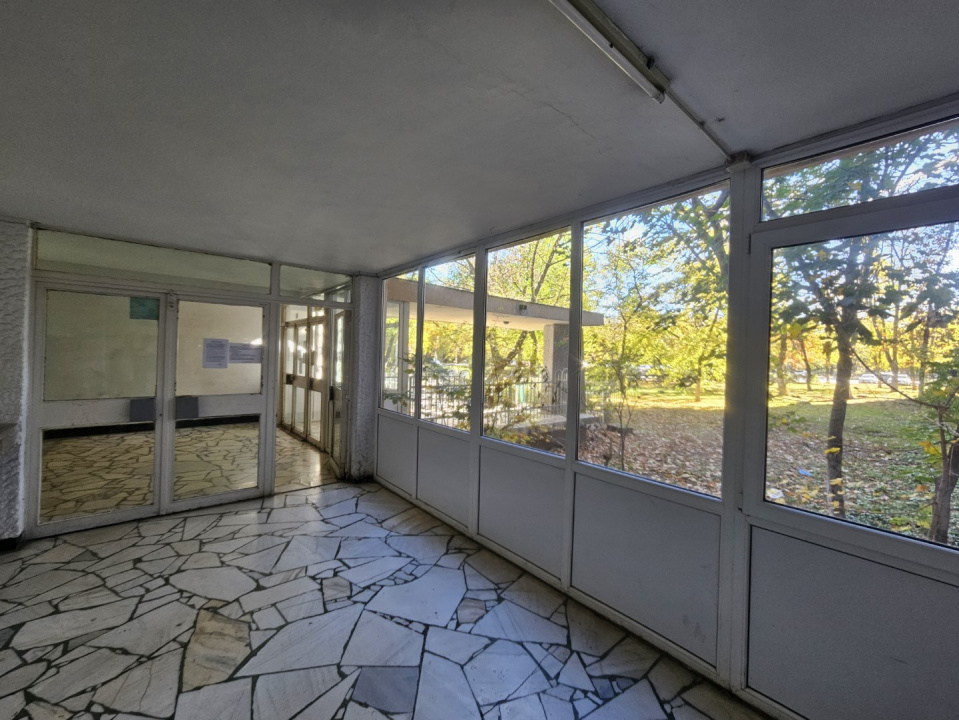 LUCREȚIU PĂTRAȘCANU – COSTIN GEORGIAN, GARSONIERĂ MODERNĂ, ETAJ 3